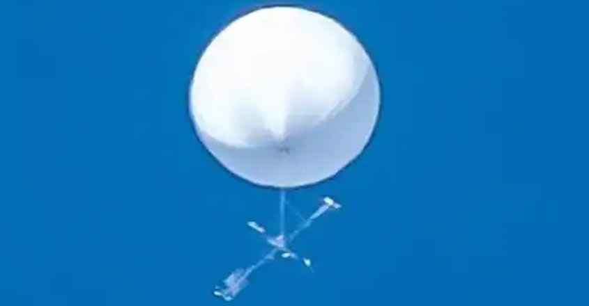 പൊലീസ് ഹെലികോപ്ടറിലെത്തി പരിശോധിച്ചു; ജപ്പാനിൽ ബലൂൺ പറക്കുംതളിക? ,  UFO mysterious weather balloon object, spotted in Japan's sky, Padhippura Manorama Online