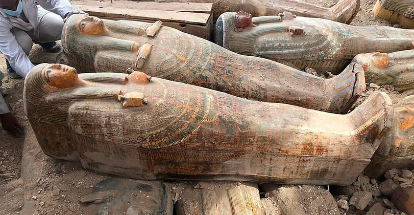 20 ശവപ്പെട്ടികൾ, മമ്മികൾ; കണ്ടെത്തിയത് ‘ഈജിപ്തിലെ ഈ വർഷത്തെ ഏറ്റവും വലിയ അദ്ഭുതം’, The coffin, 20 preserved wooden Coffin, Archaeologists, Egypt, Padhippura, Manorama Online