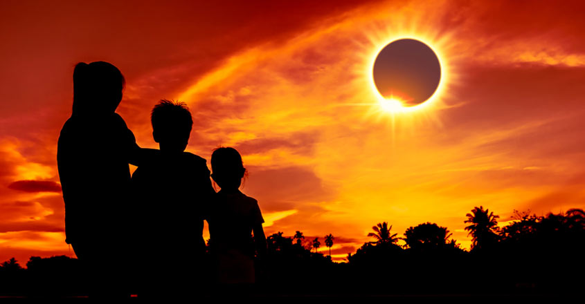 ഗ്രഹണ സമയത്ത് സൂര്യനെ നേരിട്ടുനോക്കുന്നത് സുരക്ഷിതമോ ?, Facts about, Solar eclipses, Padhippura, Manorama Online