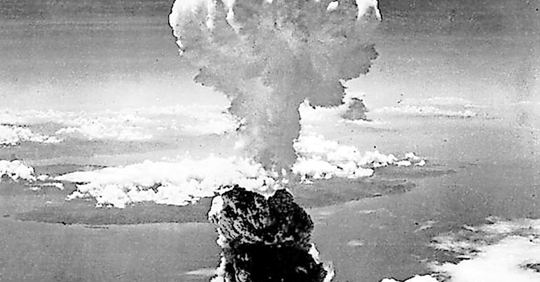 വെന്തുപൊള്ളിയ ശരീരവുമായി മനുഷ്യർ;  ലക്ഷങ്ങൾക്ക് ജീവൻ നഷ്ടമായി ! , Hiroshima day, Fat Man, Little boy, Bomb, Manorama Online