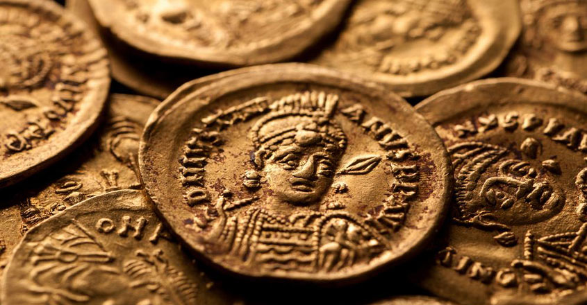 മണ്ണിനടിയിൽ കുടം; തുറന്നപ്പോൾ കണ്ണുമഞ്ഞളിച്ചു, നിറയെ സ്വർണ നാണയം!,  Treasure, Byzantine, Gold discovered, Southern Russia, Padhippura, Manorama Online