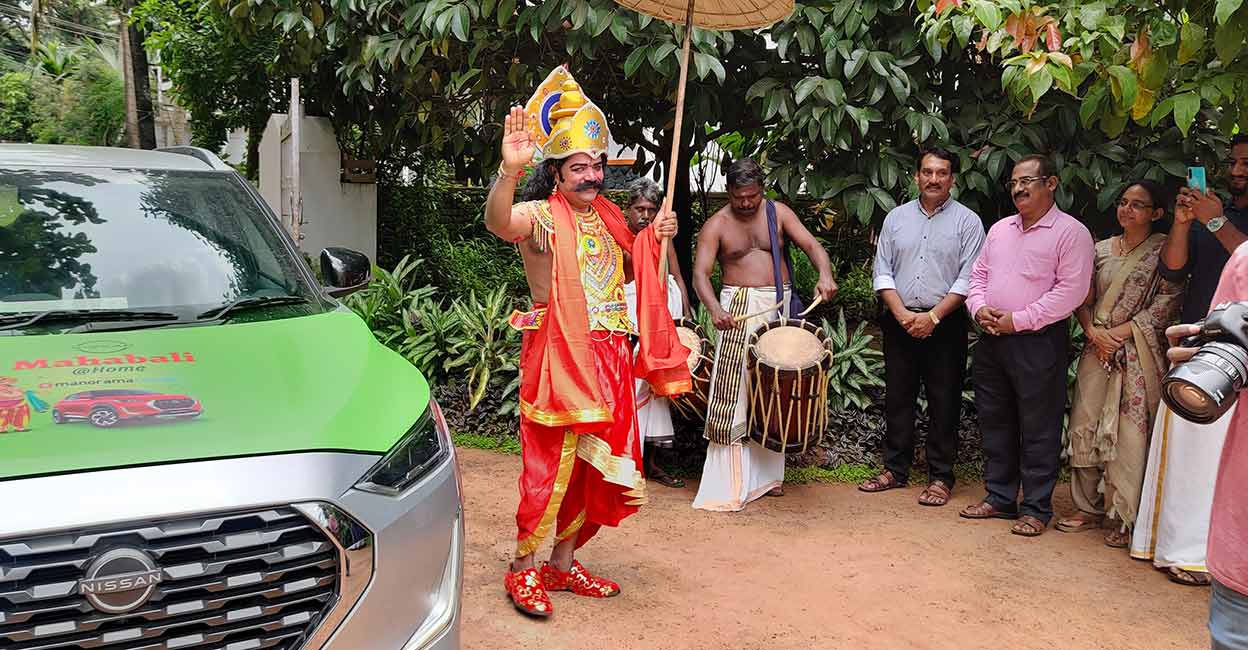 പൂരങ്ങളുടെ നാട്ടിൽ ഓണവെടിക്കെട്ടുമായി ‘നിസാൻ മാഗ്‍നൈറ്റ് മഹാബലി @ ഹോം’ റോഡ് ഷോ 